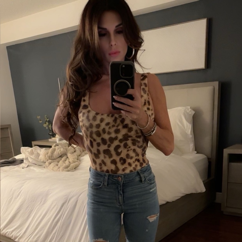 Meet your Posher, Constanza